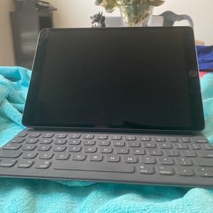 Ipad air with logitech wireless keyboard attachmen